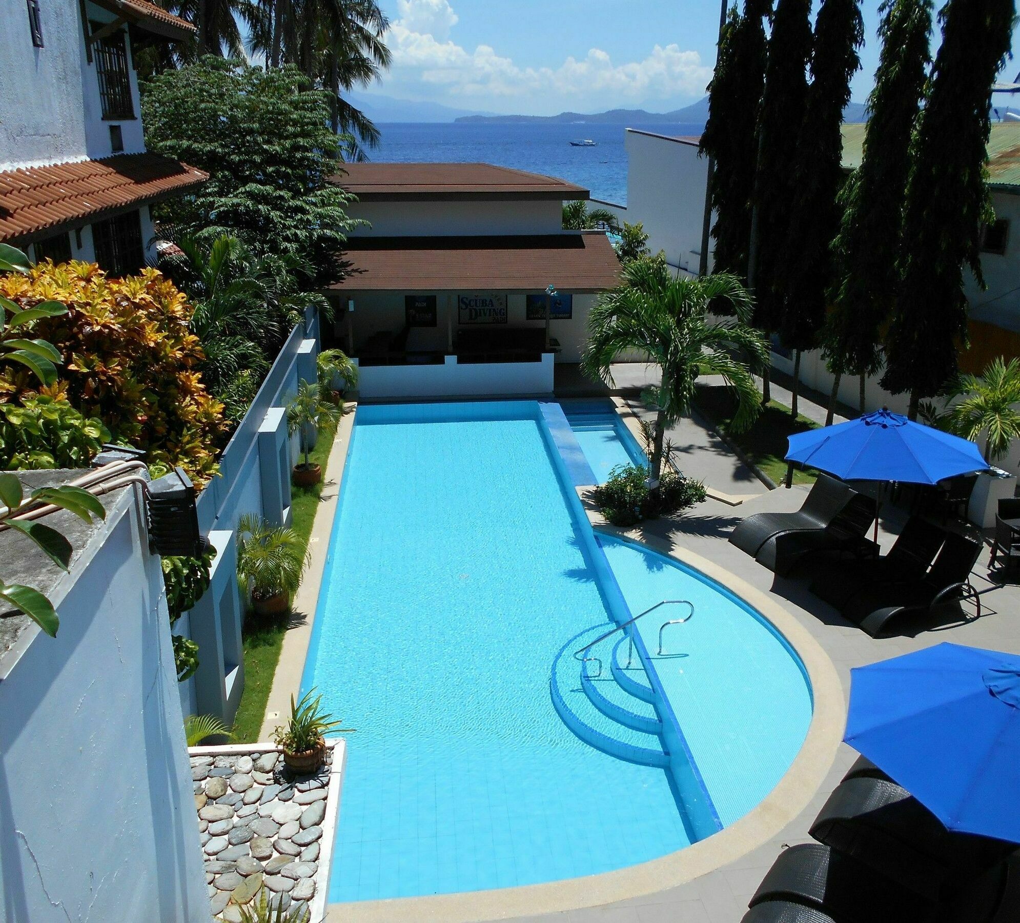 Out Of The Blue Resort Puerto Galera Exterior foto